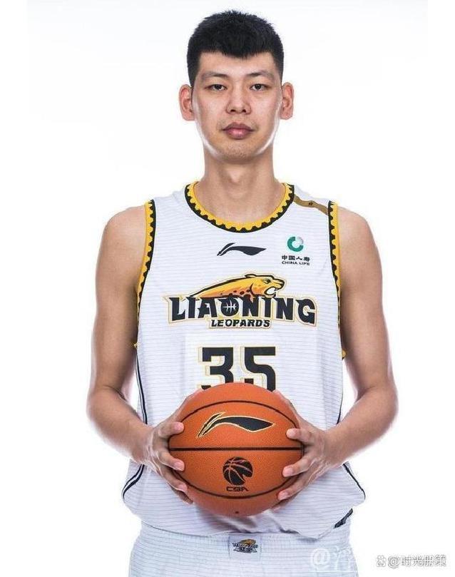 杭州经纬男篮队巡礼发布:朱荣振、黄旭等球员亮相NBL