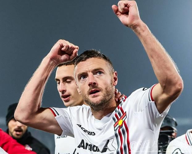 38岁瓦尔迪狂飙:单刀+空门 加冕MVP!意甲近6场轰4球 38岁瓦尔迪狂飙:单刀+空门 加冕MVP!意甲近6场轰4球